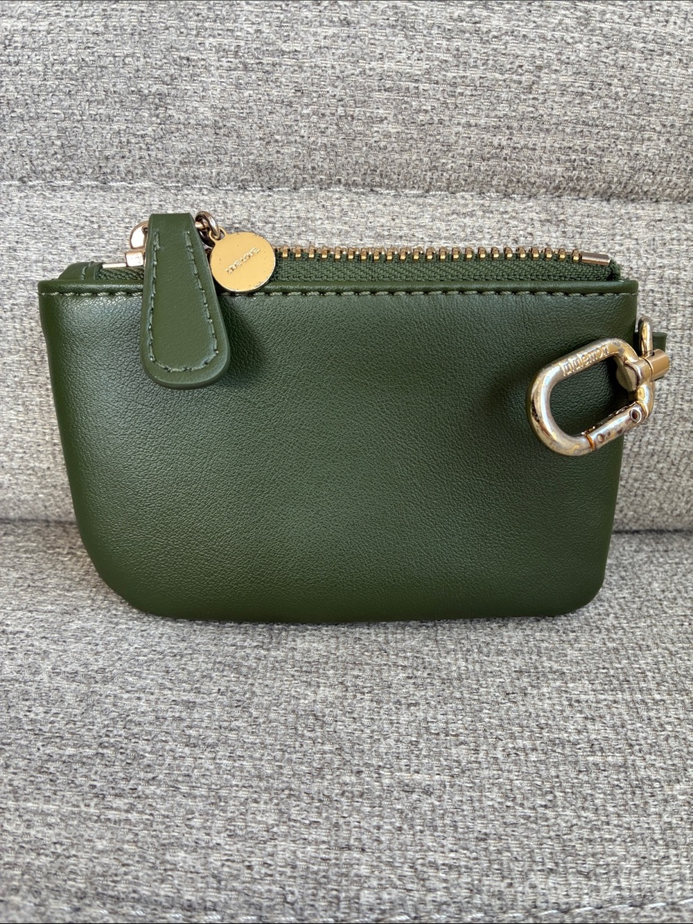 Lululemon's "Barracks Green/Gold" pouch bag - Picture 4 of 12
